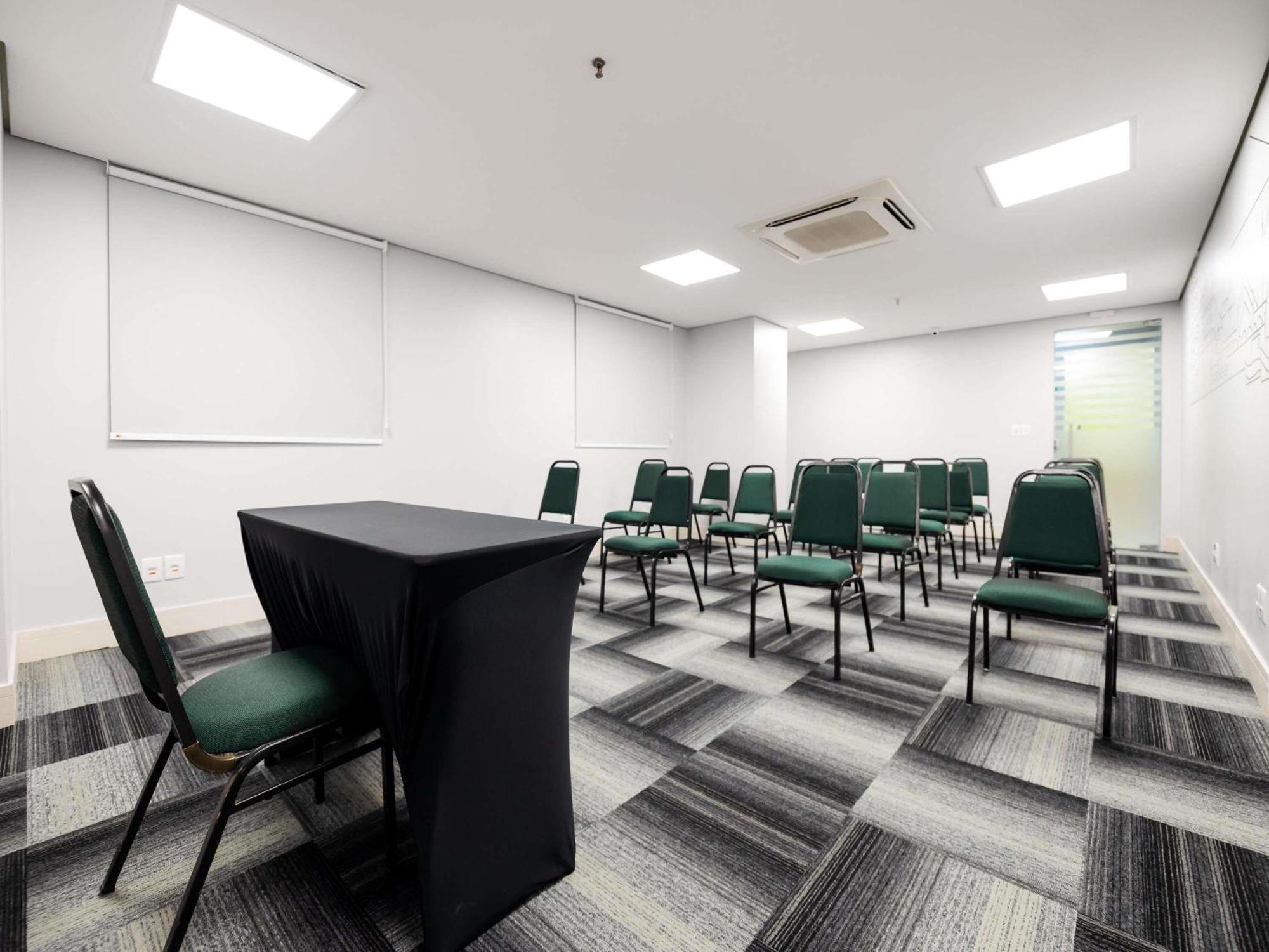 Ibis Styles Belem Hangar Luaran gambar